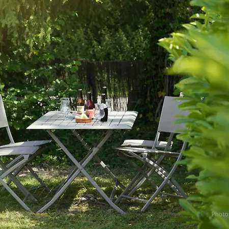 Le Jardin Des Biches 3*