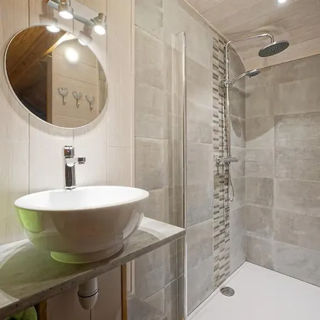 Le Jardin Des Biches Bed & Breakfast