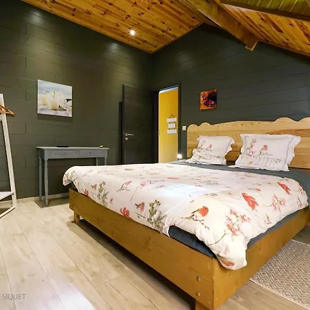 Le Jardin Des Biches Bed & Breakfast *
