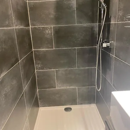 Le Jardin Des Biches